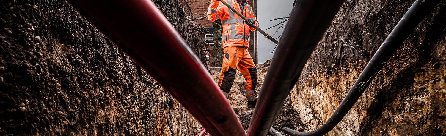 grondwerker aan het werk bij globen